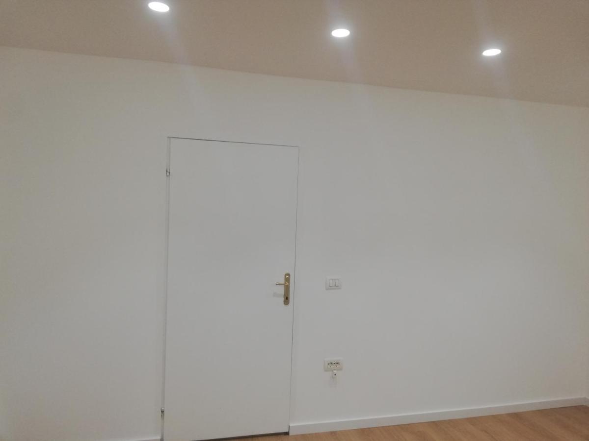 Home 12 Librazhet Εξωτερικό φωτογραφία